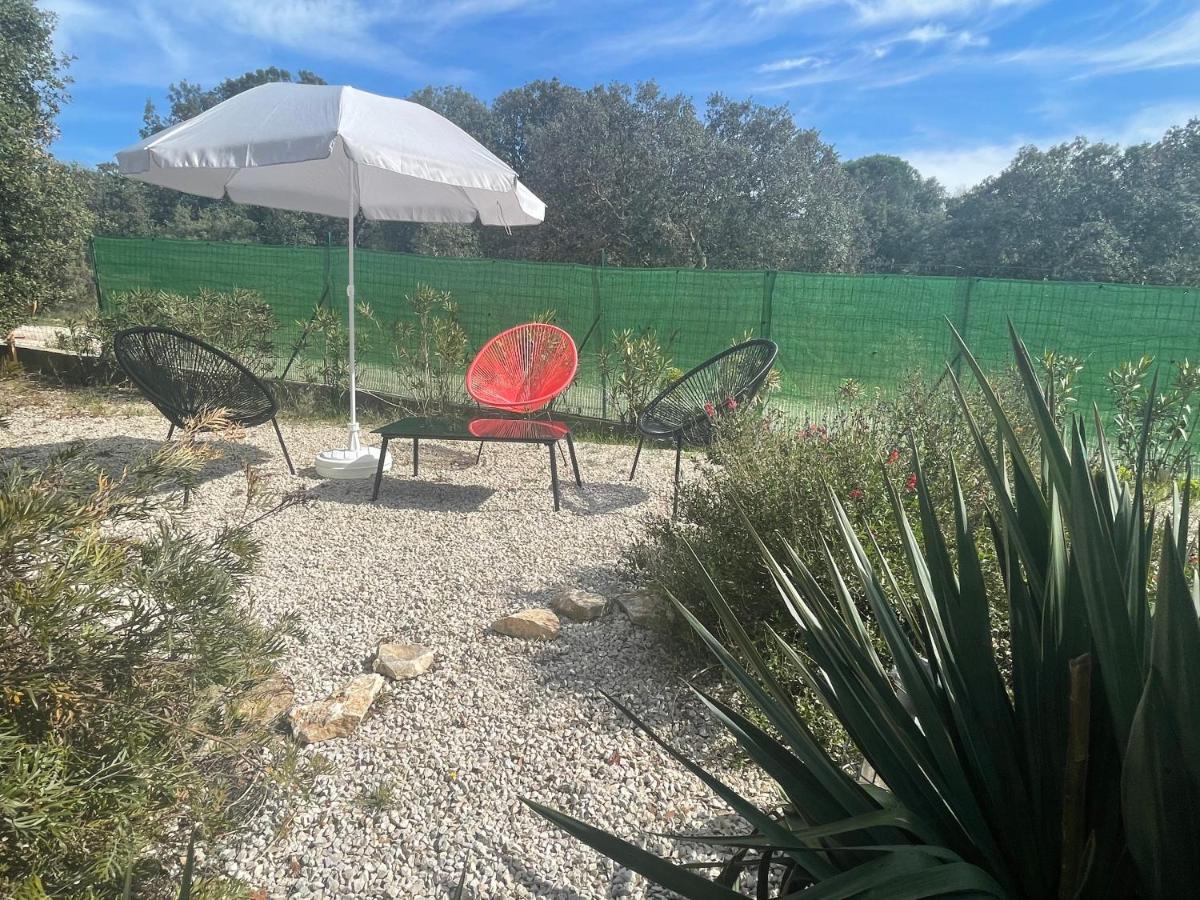 Le Calme De La Garrigue Bed and Breakfast Russan Exteriör bild