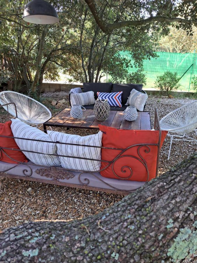 Le Calme De La Garrigue Bed and Breakfast Russan Exteriör bild